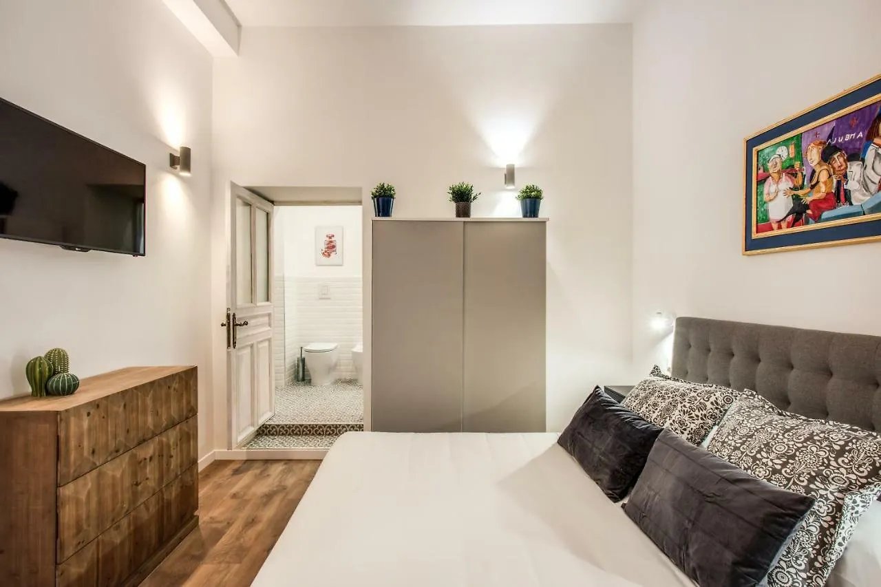 Apartment Virginia-S Home In Monti Rome