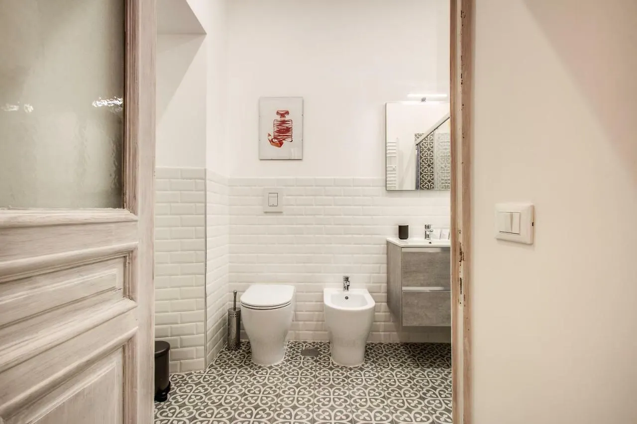 Apartment Virginia-S Home In Monti Rome