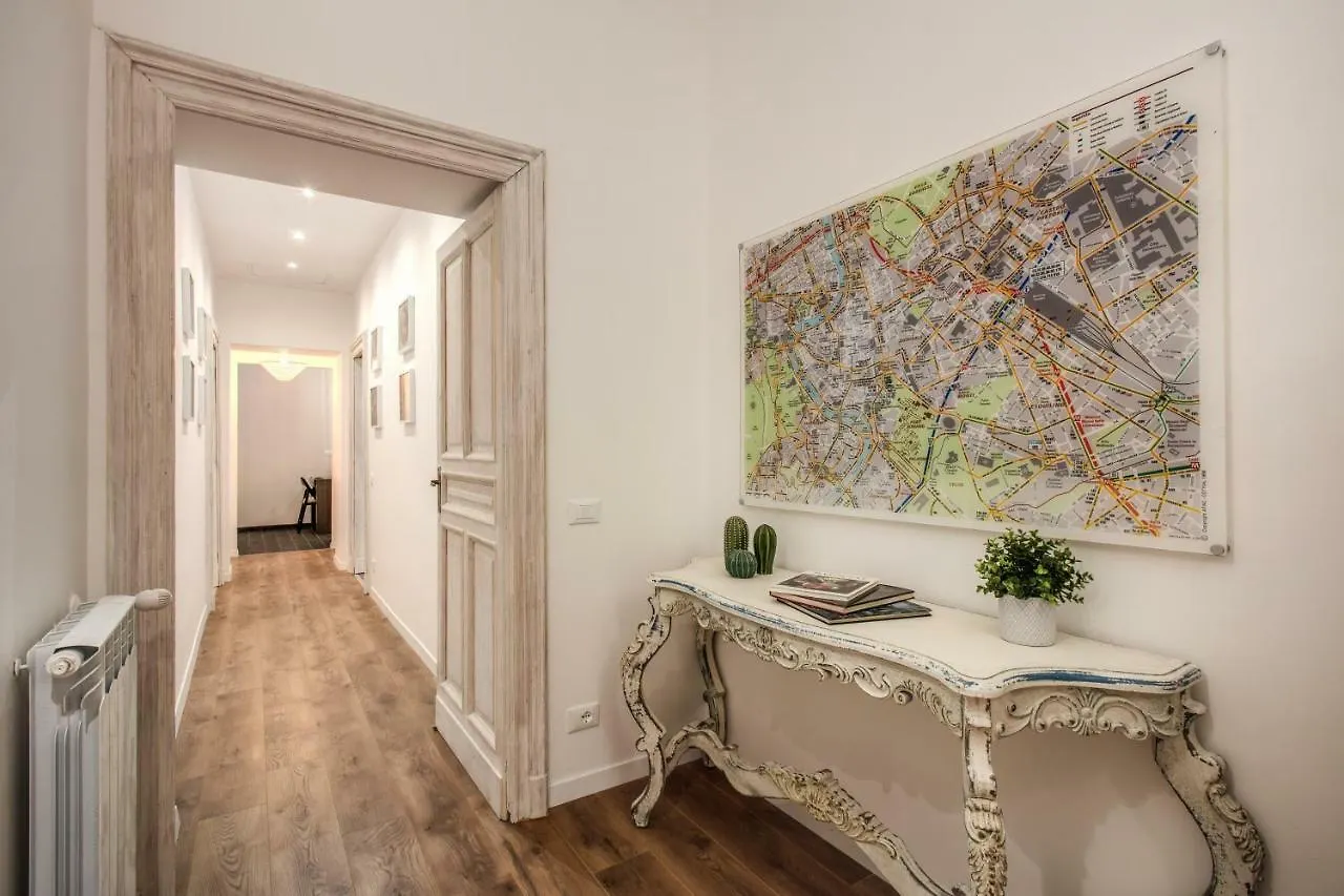 Virginia-S Home In Monti Rome Italy
