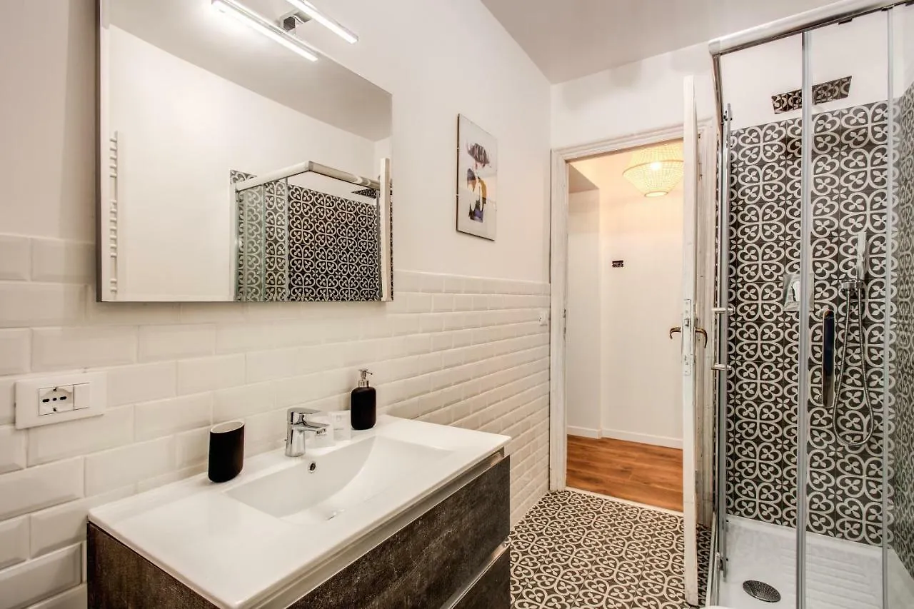 Apartment Virginia-S Home In Monti Rome
